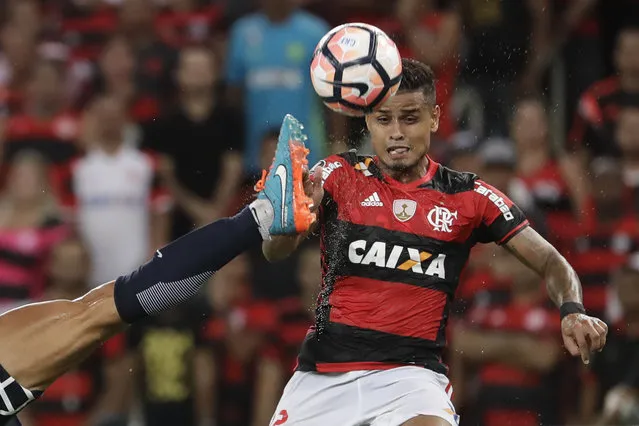 In this Wednesday, March 8, 2017 photo, Everton, of Brazil's Flamengo, right, fights for the ball with Marcos Angeleri, of Argentina's San Lorenzo, during a Copa Libertadores soccer match at Maracana stadium in Rio de Janeiro, Brazil. (Photo by Felipe Dana/AP Photo)