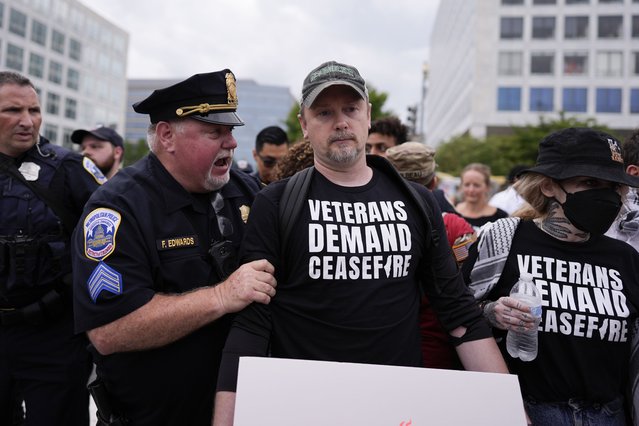 Washington Metropolitan Police clear demonstrators from blocking traffic, Wednesday, July 24, 2024, in Washington, ahead of a scheduled visit by Israeli Prime Minister Benjamin Netanyahu at the U.S. Capitol. (Photo by Mike Stewart/AP Photo)