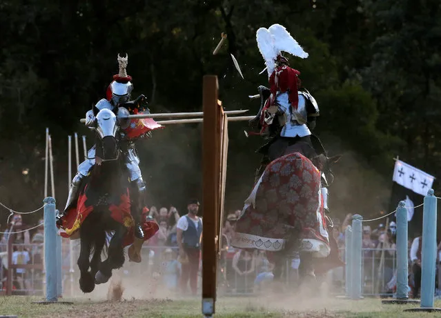 Australian jouster Phillip Leitch (L) competes against Frenchman Michael Sadde on the way to Leitch winning the inaugural World Jousting Championship at the St Ives Medieval Faire in Sydney, Australia, September 24, 2017. (Photo by Jason Reed/Reuters)
