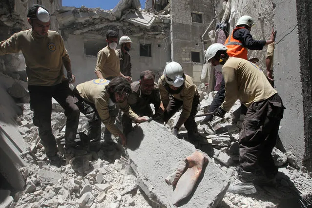 Civil defence members search for survivors under the rubble at a site hit by air strikes in the rebel-controlled town of Ariha in Idlib province, Syria July 13, 2016. (Photo by Ammar Abdullah/Reuters)