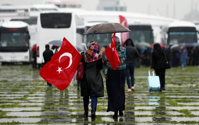 Activists arrive to take part in the International Conscience Convoy which aims to reach Turkish-Syrian border on the International Women's Day to raise awareness about the plight of Syrian women, in Istanbul, Turkey March 6, 2018. (Photo by Murad Sezer/Reuters)