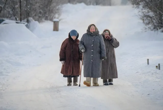 Three elderly women walk on a snowy street in Suzdal, Russia on January 23, 2018. (Photo by Mladen Antonov/AFP Photo)