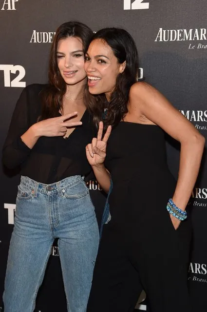 Emily Ratajkowski and Rosario Dawson attend the Miami Beach Kickoff Party at Audemars Piguet Art Commission “Reconstruction Of The Universe” by Sun Xun hosted by Take-Two Interactive at Oceanfront Miami Beach on November 30, 2016 in Miami, Florida. (Photo by Jamie McCarthy/Getty Images for Take-Two Interactive)