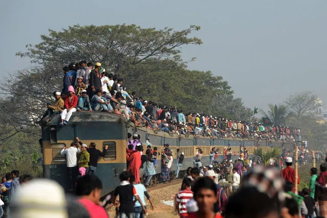 Bangladeshi Muslims arrive on an overcrowded train to attend the Biswa Ijtema or World Muslim Congregation at Tongi, about 30 kms north of Dhaka on January 26, 2014. (Photo by Munir Uz Zaman/AFP Photo)