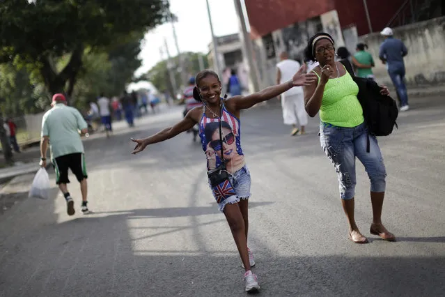 A young woman gestures while walking in Havana, Cuba March 18, 2016. (Photo by Ueslei Marcelino/Reuters)