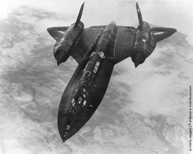 An airspeed record is expected to be set when the Lockheed SR-71 Blackbird reconnaisance aircraft  flies from the States to Farnborough Air Show