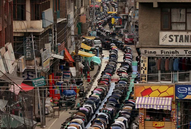 Muslims perform prayers on a road outside a mosque on the first Friday of the holy fasting month of Ramadan in Srinagar on May 10, 2019. (Photo by Danish Ismail/Reuters)