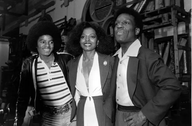 Diana Ross, center, poses with co-stars Michael Jackson, left, and Nipsy Russell at a news conference for “The Wiz” in New York City on September 28, 1977.  Ross will play Dorothy, Jackson will portray Scarecrow, and Russell will play Tinman in the film version of the musical which was based on “The Wizard of Oz”. (Photo by Suzanne Vlamis/AP Photo)