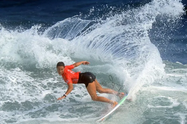 Australian surfer Sally Fitzgibbons rides a wave during the 2023 ISA World Surfing Games at the El Tunco beach in El Salvador on June 6, 2023. (Photo by Marvin Recinos/AFP Photo)