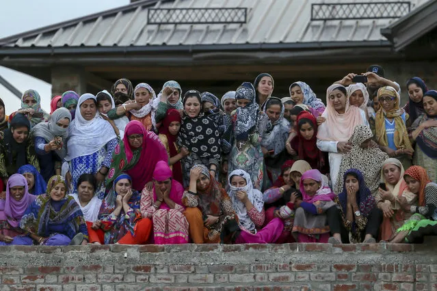 Kashmiri women react as they follow the funeral of Dawood Salafi, a local rebel commander, on the outskirts of Srinagar, Indian controlled Kashmir, Friday, June 22, 2018. At least four rebels, a counterinsurgency police official and a civilian were killed during a gunbattle in disputed Kashmir on Friday, triggering anti-India protests and clashes in which several people were injured. (Photo by Dar Yasin/AP Photo)