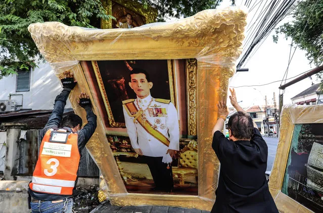 Workers lift a portrait of Thai Crown Prince Vajiralongkorn at a shop on November 29, 2016 in Bangkok, Thailand. Thailand has begun the formal process of naming the successor to the throne, Crown Prince Maha Vajiralongkorn, following the death of his father King Bhumibol Adulyadej on October 13. (Photo by Dario Pignatelli/Getty Images)