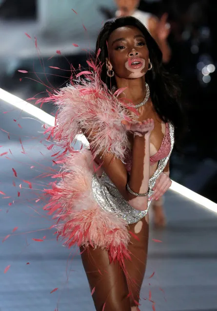 Model Winnie Harloe presents a creation during the 2018 Victoria's Secret Fashion Show in New York City, New York, U.S., November 8, 2018. (Photo by Mike Segar/Reuters)