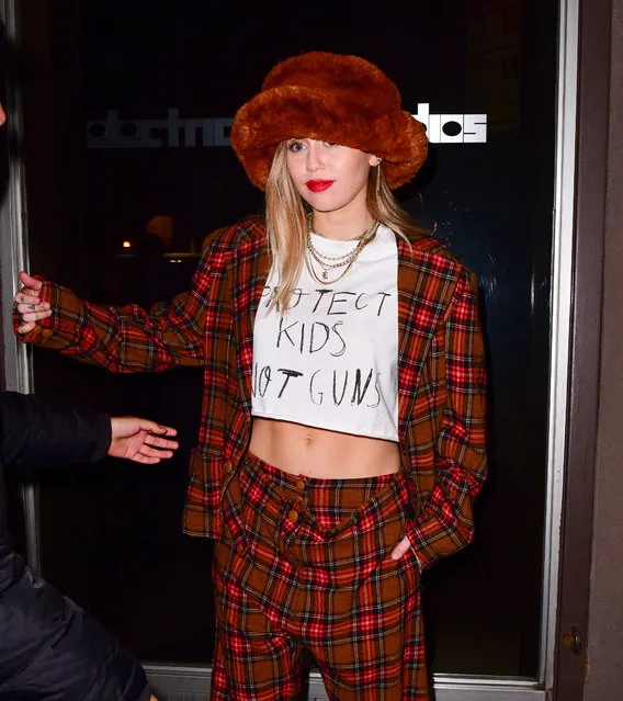 Miley Cyrus leaves Electric Lady Studios wearing a t-shirt saying “Protect kids not guns” on December 10, 2018 in New York City. (Photo by James Devaney/GC Images)