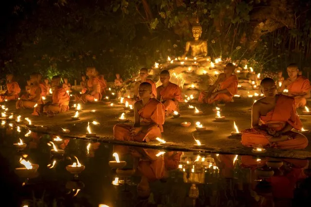 Buddhist monks meditate during Makha Bucha day at Wat Pan Tao in Chiang Mai, Thailand, February 22, 2016. (Photo by Athit Perawongmetha/Reuters)