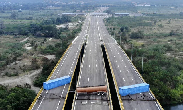 Aerial view of the Tienditas Bridge, in the border between Cucuta, Colombia and Tachira, Venezuela, after Venezuelan military forces blocked it with containers on February 6, 2019. Venezuelan military officers blocked a bridge on the border with Colombia ahead of an anticipated humanitarian aid shipment, as opposition leader Juan Guaido stepped up his challenge to President Nicolas Maduro's authority. (Photo by Edinson Estupinan/AFP Photo)