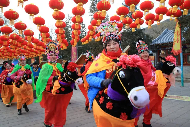 People wearing costumes as they perform to celebrate the Chinese New Year of Rooster at a temple fair in Beijing, China, January 29, 2017. (Photo by Reuters/Stringer)