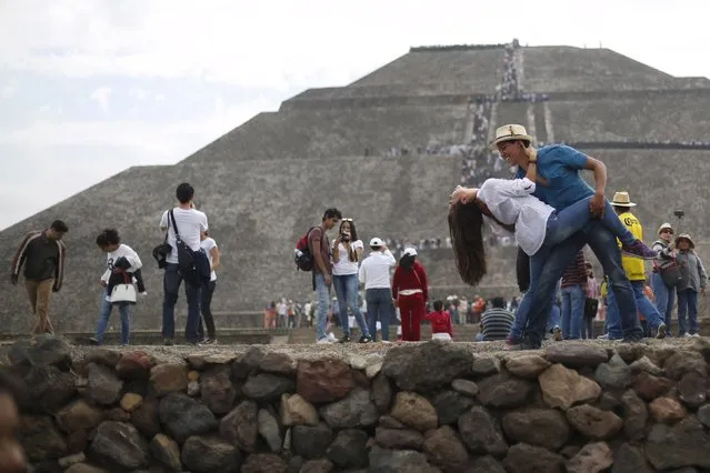 A couple pose for a photo as they welcome the spring equinox in front of the Pyramid of the Sun in the pre-hispanic city of Teotihuacan, on the outskirts of Mexico City, Mexico, March 20, 2016. (Photo by Edgard Garrido/Reuters)