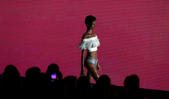 A model presents a creation from the Ellus collection during Sao Paulo Fashion Week in Sao Paulo, Brazil, April 29, 2016. (Photo by Paulo Whitaker/Reuters)