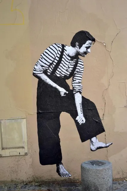 Street Art By Parisian Artist Levalet