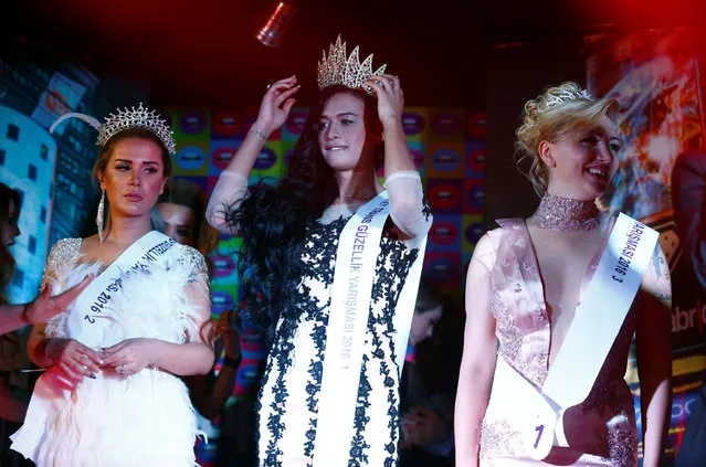 Rosalinda Peres (C) poses with runner-ups after winning the Angel of Turkey transgender/transsexual beauty pageant in Istanbul, Turkey, late May 26, 2016. (Photo by Murad Sezer/Reuters)