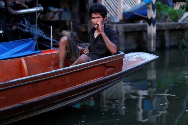 A man smokes in his boat while rest in a canal in Bangkok, Thailand August 17, 2016. (Photo by Jorge Silva/Reuters)