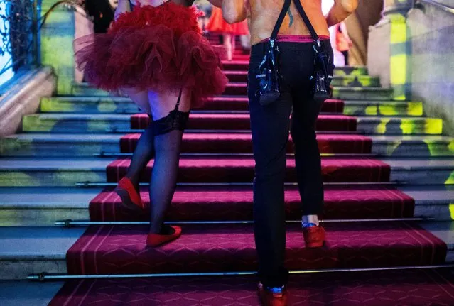 Costumed guests during the “Life Ball” charity event at the Rathaus city hall in Vienna, Austria, 10 June 2017. (Photo by Christian Bruna/EPA/EFE)