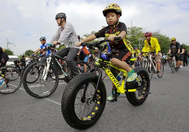 Well-wishers ride their bicycles during a practice ahead of Thailand's Crown Prince Maha Vajiralongkorn “Bike for Mom” campaign on August 16 as part of the mother's day celebration, in Bangkok, Thailand, August 2, 2015. (Photo by Chaiwat Subprasom/Reuters)
