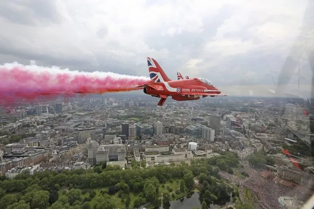 An image taken from the rear seat of Red 8 shows Britain's Queen Elizabeth's Birthday Flypast by the Royal Air Force's Red Arrows Aerobatic Team over Buckingham Palace, London, June 11, 2016. (Photo by Cpl Robert Thatcher/Reuters/RAF)