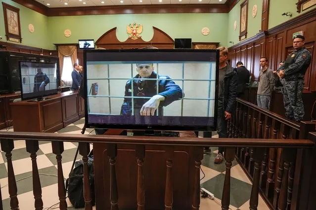 Russian opposition leader Alexei Navalny appears on a screen set up at a court room of the Moscow City Court via a video link from his prison colony provided by the Russian Federal Penitentiary Service during a hearing of an appeal against his nine-year prison sentence in Moscow, Russia, Tuesday, May 24, 2022. A Russian court has rejected Navalny’s appeal of a nine-year prison sentence for fraud. The Tuesday rejection means Navalny will be sent to a strict-regime prison, according to the independent news site Mediazona. (Photo by Alexander Zemlianichenko/AP Photo)