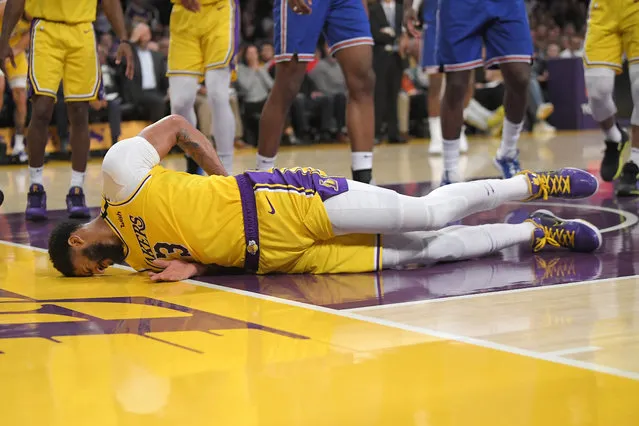 Los Angeles Lakers forward Anthony Davis winces as he hits the ground after falling while trying to defend against a shot by New York Knicks forward Julius Randle during the second half of an NBA basketball game Tuesday, January 7, 2020, in Los Angeles. Davis left the game. The Lakers won 117-87. (Photo by Mark J. Terrill/AP Photo)