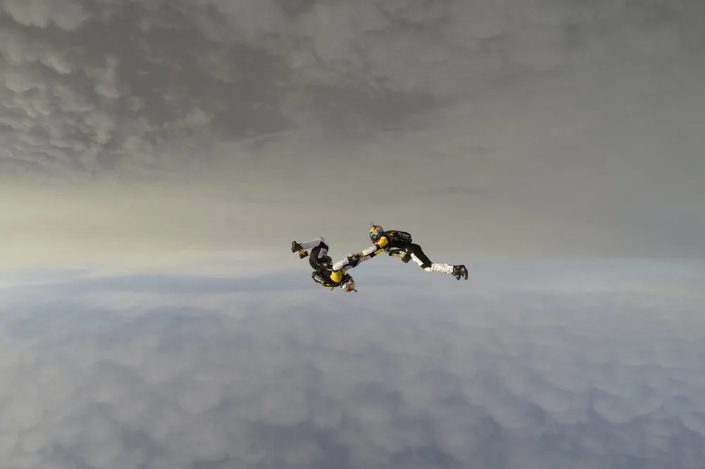 Skydivers Jump at 10,000 Meters over Mont Blanc