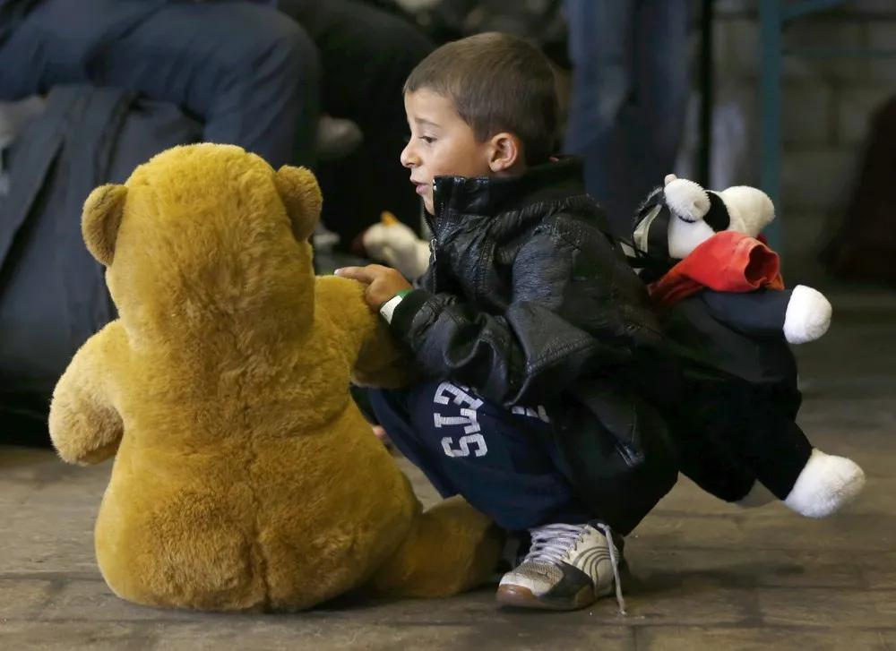 Young Migrants (100+ Photos)
