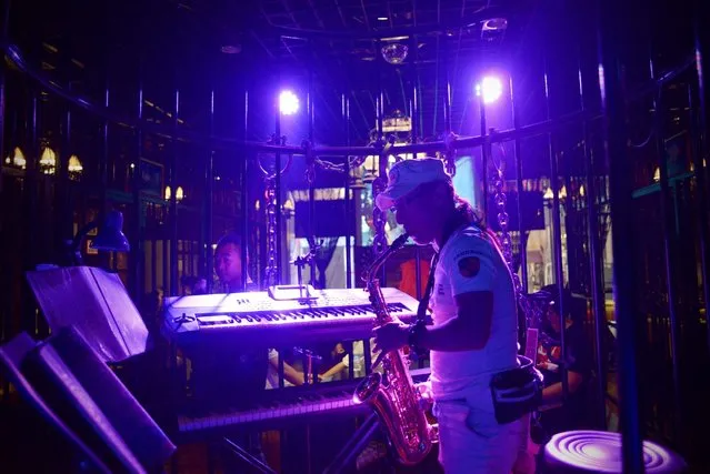 This picture taken on September 9, 2014 shows a musician performing at a prison themed restaurant in Tianjin. (Photo by Wang Zhao/AFP Photo)