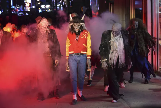 Heidi Klum, dressed as a werewolf, performs a dance from Michael Jackson's "Thriller" video her 18th Annual Halloween Party at Moxy Times Square on Tuesday, Oct. 31, 2017, in New York. (Photo by Evan Agostini/Invision/AP Photo)