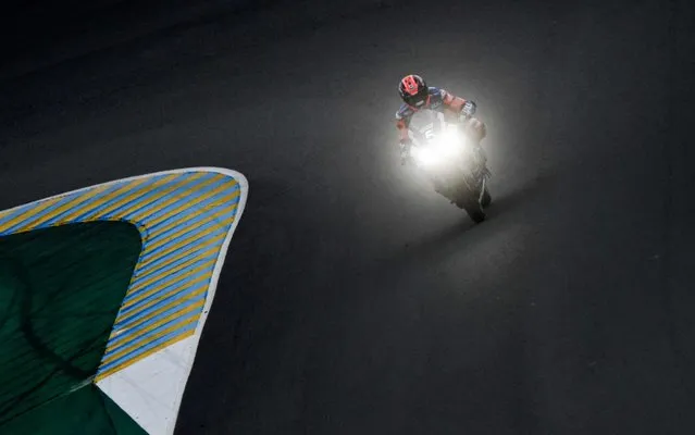Honda CB R1000 R Formula EWC N°5 French rider Mike di Meglio competes in the lead during the 43rd Le Mans 24-hours endurance moto race in Le Mans, north-western France, on August 30, 2020. (Photo by Jean-Francois Monier/AFP Photo) 