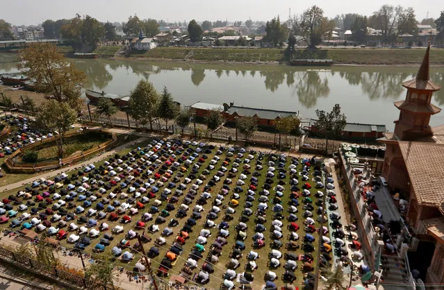 Muslims offer Friday prayers outside a mosque, amidst the coronavirus disease (COVID-19) outbreak, in Srinagar on October 2, 2020. (Photo by Danish Ismail/Reuters)