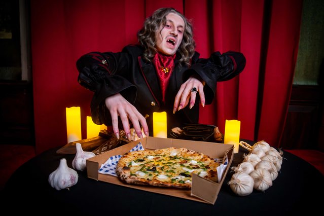 This Halloween 2025, the London Dungeon is preparing guests for the impending arrival of Count Dracula by concocting the UK's most garlicky pizza, in partnership with Freewheelin Pizza, to protect guests from the famous vampire legend. (Photo by London Dungeon)