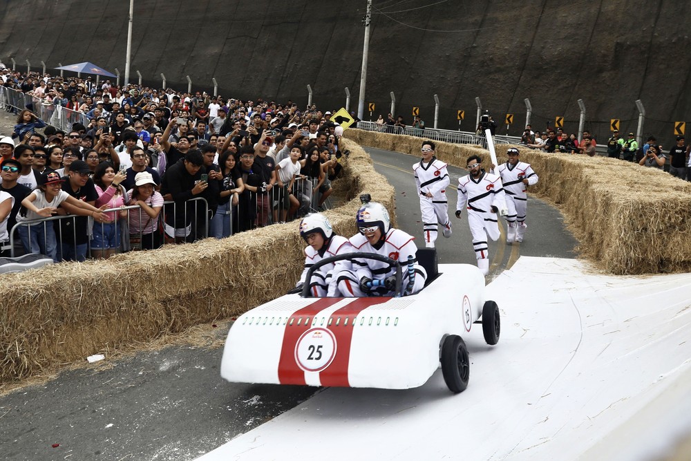 Pictures of the Year 2024, Part 219/2406