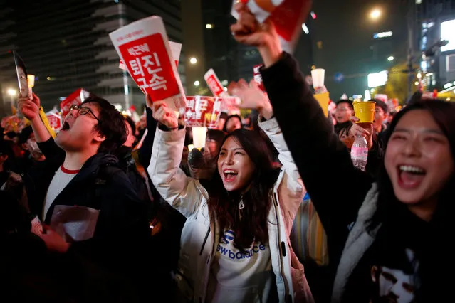 People chant slogans as they march toward the Presidential Blue House during a protest calling South Korean President Park Geun-hye to step down in Seoul, South Korea, November 19, 2016. (Photo by Kim Hong-Ji/Reuters)