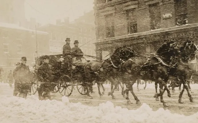 William Howard Taft and President Theodore Roosevelt head to the Capitol for Taft's inauguration in Washington, March 1909. A blizzard the night before left ten inches of snow in Washington, forcing the inauguration indoors to the Senate Chamber. (Photo by Library of Congress/Handout via Reuters)