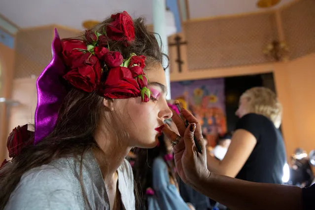 A model receives final touches backstage before the Rodarte Spring/Summer 2019 collection during New York Fashion Week in the Manhattan borough of New York City, U.S., September 9, 2018. (Photo by Caitlin Ochs/Reuters)