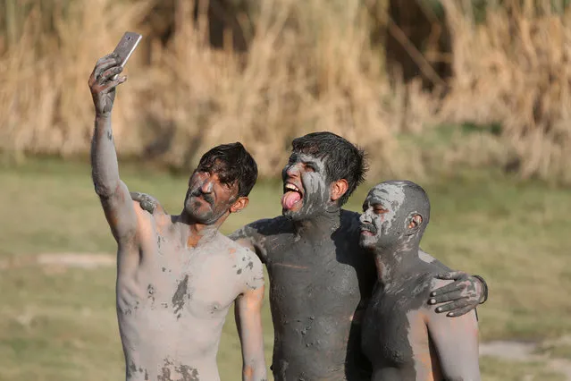 Iraqi security forces take a selfie after swimming in a sulphur pond in Hammam al-Ali, south of Mosul, Iraq November 9, 2016. (Photo by Alaa Al-Marjani/Reuters)