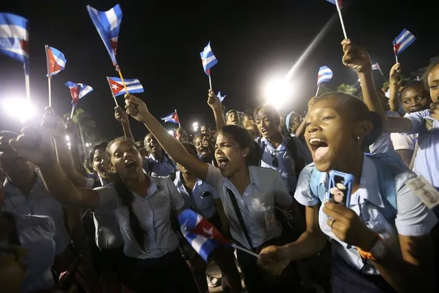 Students cheer at a tribute to former Cuban leader Fidel Castro in Santiago de Cuba, Cuba, December 3, 2016. (Photo by Edgard Garrido/Reuters)