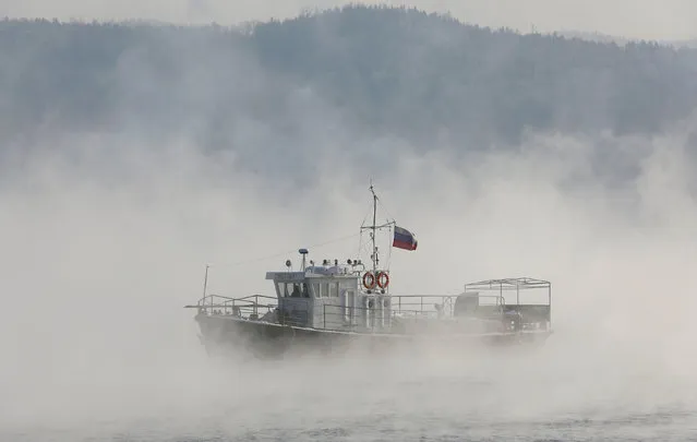 A motor boat sails through a frosty evaporation along the Yenisei River in the Taiga area, with the air temperature at about minus 22 degrees Celsius (minus 7.6 degrees Fahrenheit) outside Krasnoyarsk, Russia, November 14, 2016. (Photo by Ilya Naymushin/Reuters)