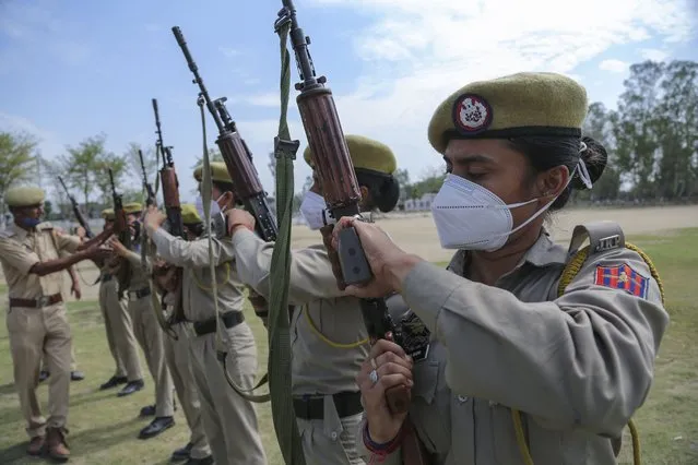 Special police officer recruits who completed nearly three months training demonstrate their weapon skills at Kathua in Indian-controlled Kashmir, Saturday, June 5, 2021. (Photo by Channi Anand/AP Photo)