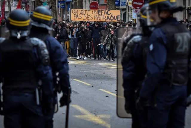 High school students demonstrate in front of riot police in Lyon, on December 7, 2018, to protest against the different education reforms including the overhauls and stricter university entrance requirements. Protests at some 280 schools have added to a sense of general revolt in France. (Photo by Jean-Philippe Ksiazek/AFP Photo)
