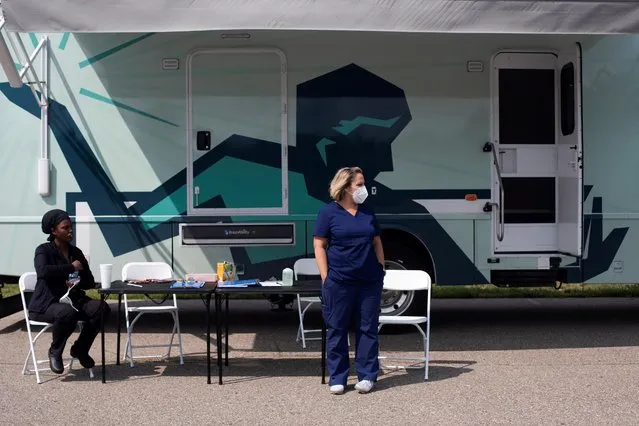 Nurses wait for people to come by to receive their COVID-19 vaccine at a mobile pop-up clinic hosted by the Detroit Health Department with the Detroit Public Schools Community District at East English Village Preparatory Academy in Detroit, Michigan, July 21, 2021. (Photo by Emily Elconin/Reuters)