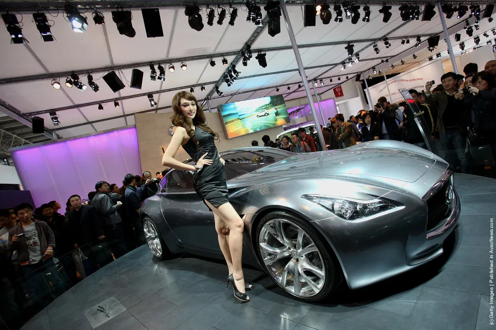 Sexy Models On Auto Shows. Part II