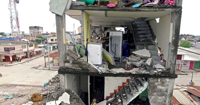 View of damages in the city of Pedernales, Ecuador, following last week quake, on April 24, 2016. Nearly 650 people are now known to have died in the strong earthquake that hit Ecuador one week ago. Strong aftershocks have rattled the country daily since and the number of dead is expected to rise further with another 130 people still missing. (Photo by Pablo Cozzaglio/AFP Photo)