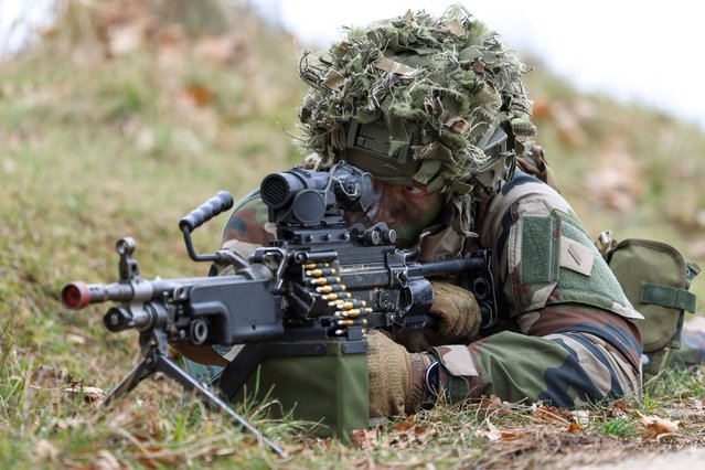 A French paratrooper takes part in a large-scale military drill called “Orion” as paratroopers simulate an assault against a fictional enemy, in Castres, southwestern France, on February 25, 2023. (Photo by Charly Triballeau/AFP Photo)